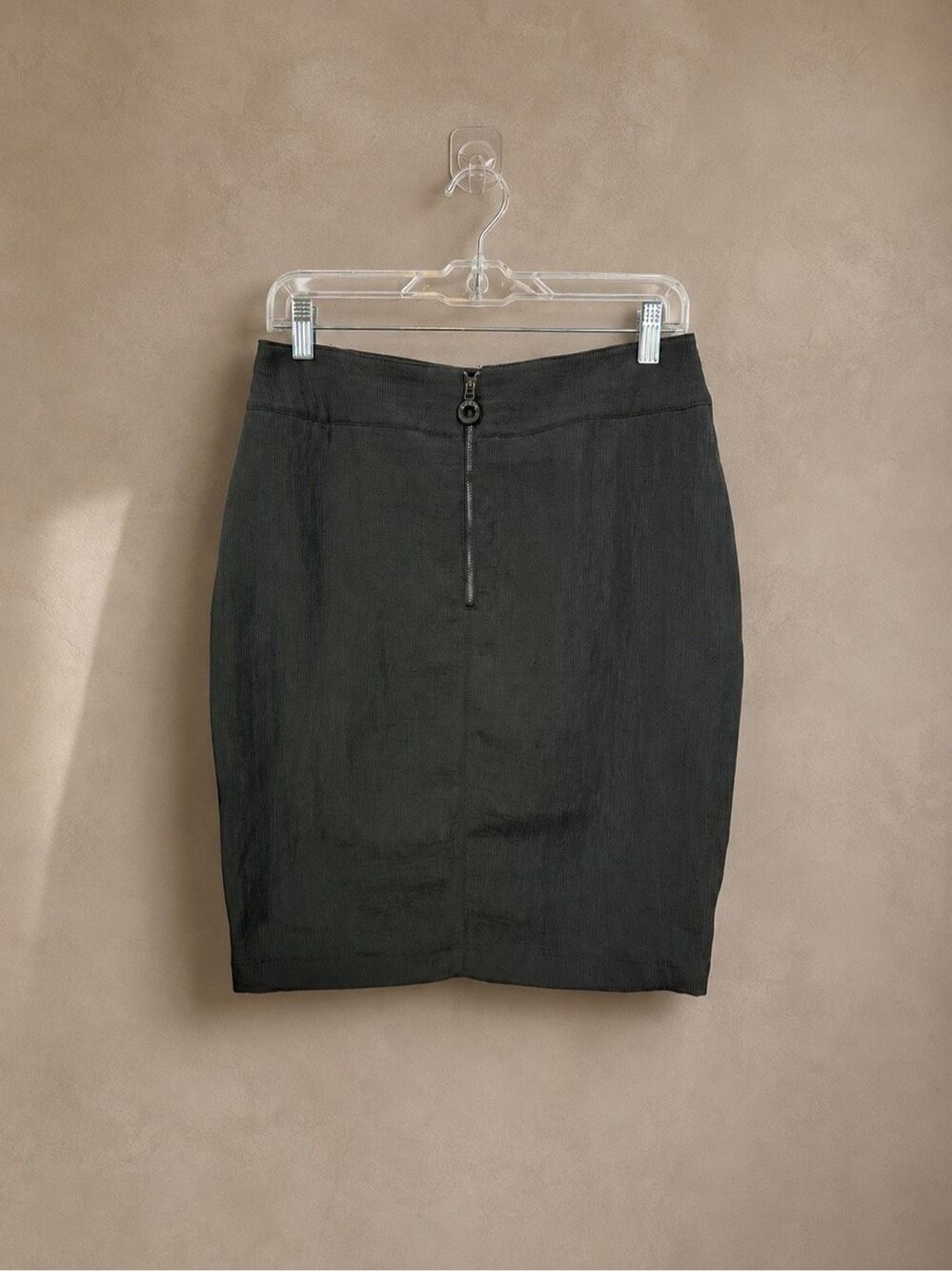 Armani Collezioni Size 48 2007 Y2K Textured Pencil Skirt Charcoal Zip
